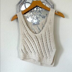 Zara • Ivory Knit Scoop Neck Crop Top